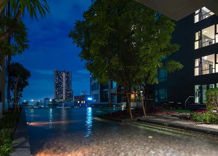 Oasis: 5 Min To Metro, Pool & Gym, Essentials