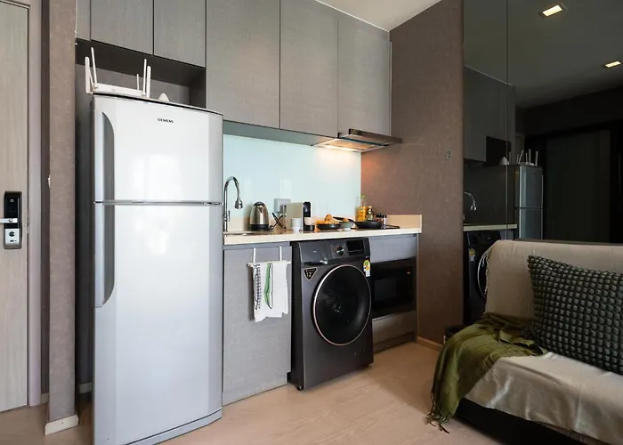 Oasis: 5 Min To Metro, Pool & Gym, Essentials Appartamento Bangkok
