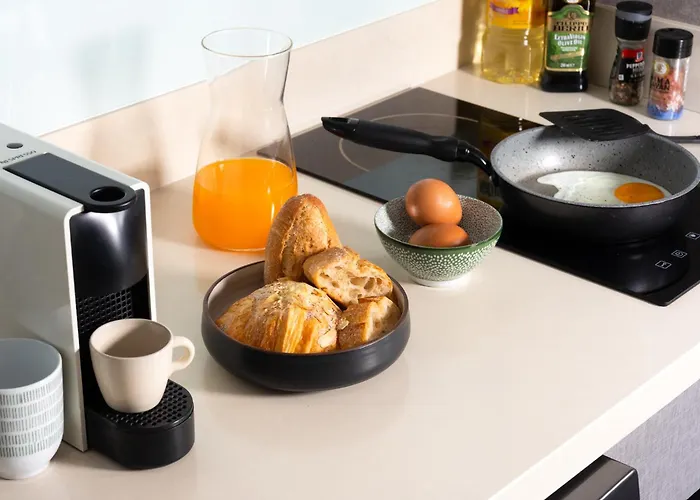 Appartamento Oasis: 5 Min To Metro, Pool & Gym, Essentials