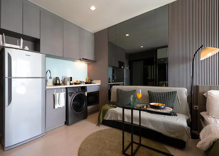 Oasis: 5 Min To Metro, Pool & Gym, Essentials *