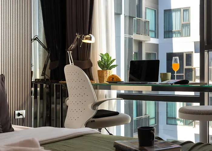Appartamento Oasis: 5 Min To Metro, Pool & Gym, Essentials *